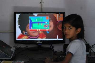 dsc_0042 My niece playing Gcompris in Edubuntu